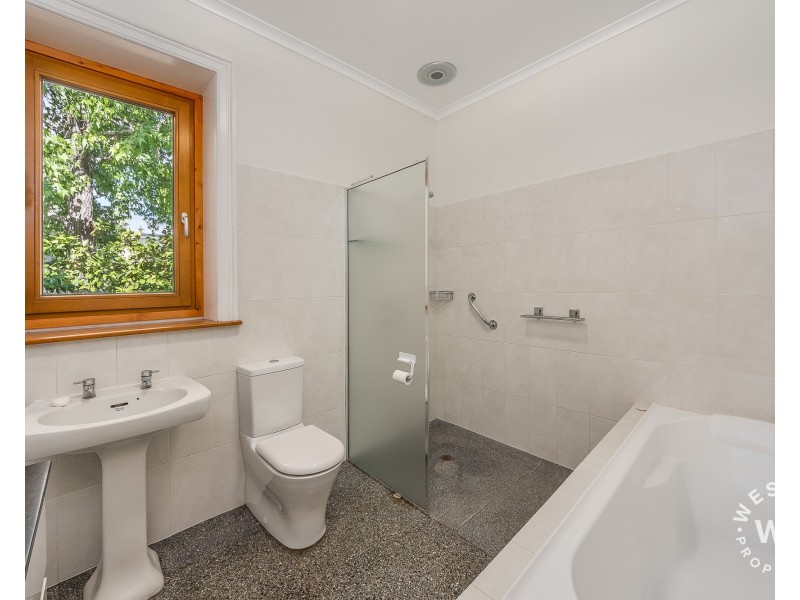 4 Robertson Parade, Mount Barker SA 5251