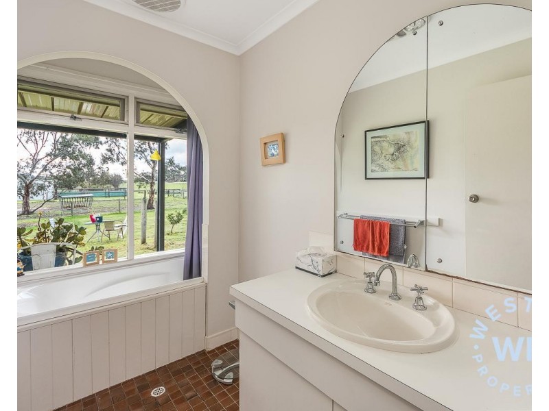 102 Angas Creek Road, Birdwood SA 5234