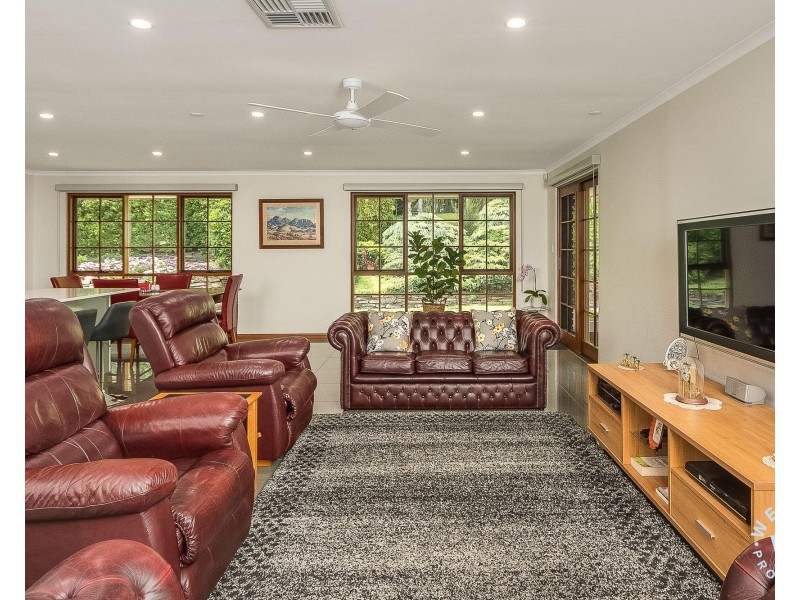 24 Bernhardt Crescent, Hahndorf SA 5245