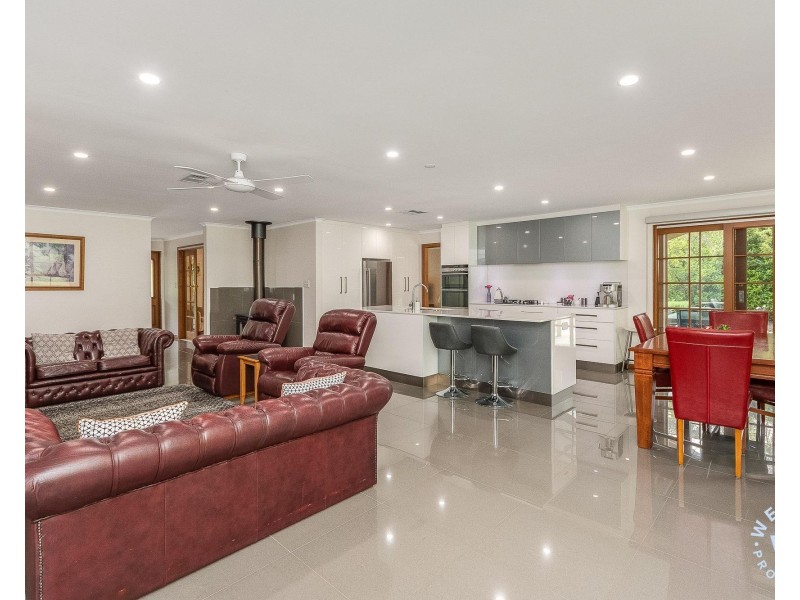 24 Bernhardt Crescent, Hahndorf SA 5245