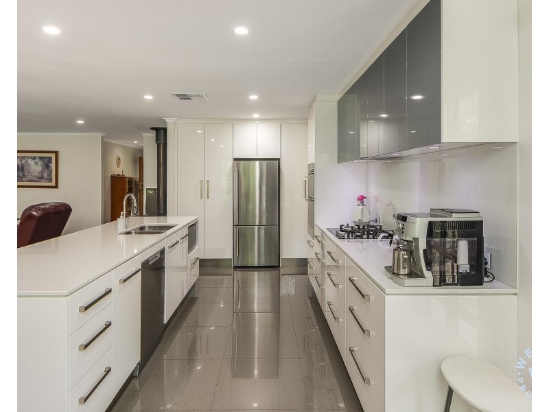 24 Bernhardt Crescent, Hahndorf SA 5245