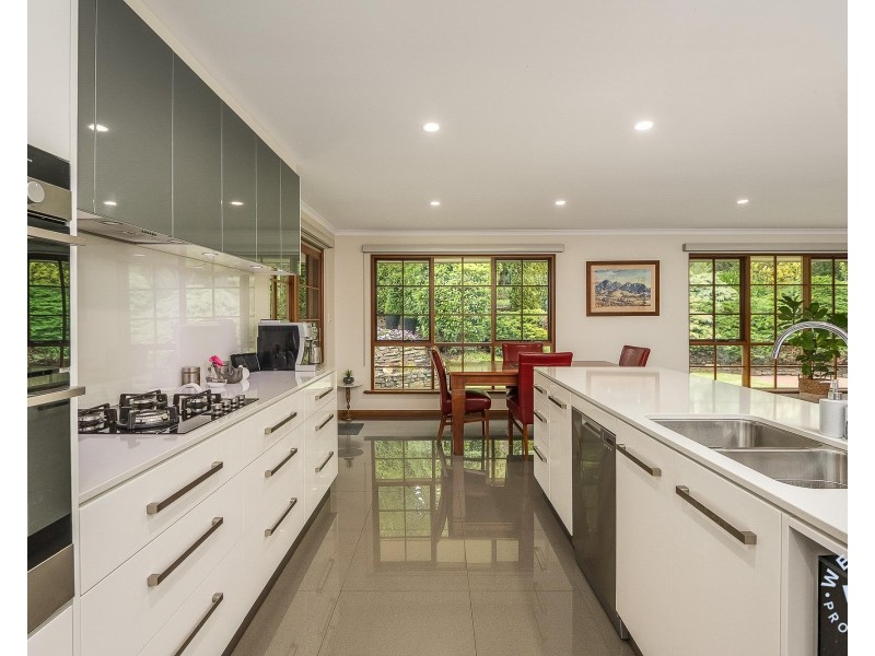 24 Bernhardt Crescent, Hahndorf SA 5245