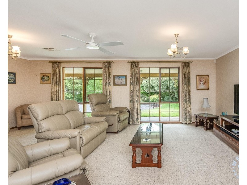 24 Bernhardt Crescent, Hahndorf SA 5245