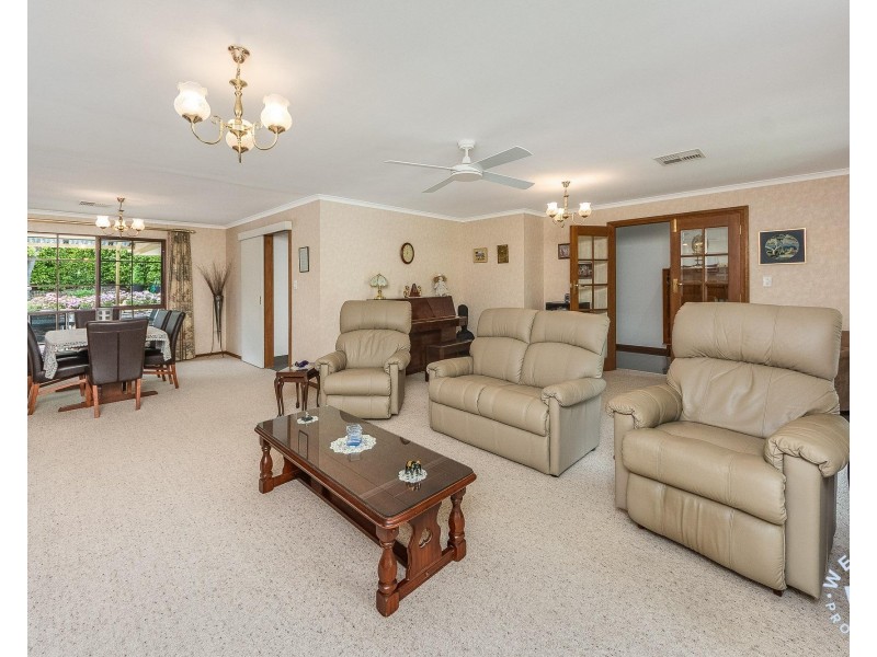 24 Bernhardt Crescent, Hahndorf SA 5245