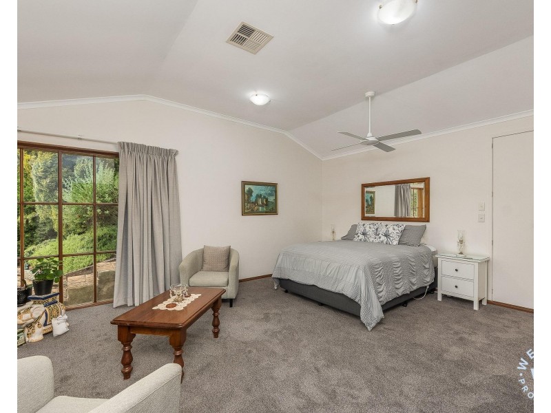 24 Bernhardt Crescent, Hahndorf SA 5245