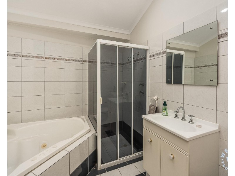 24 Bernhardt Crescent, Hahndorf SA 5245