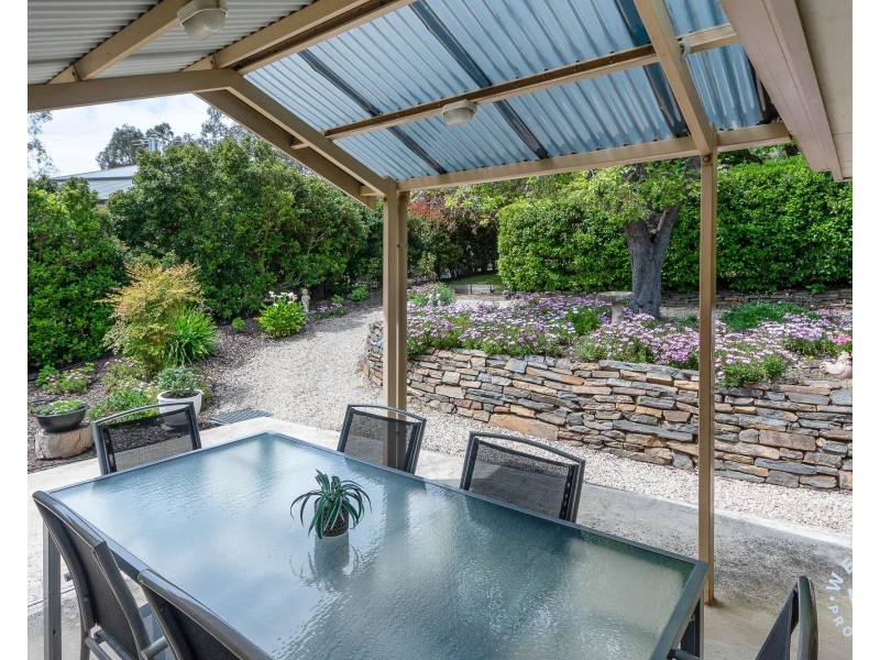 24 Bernhardt Crescent, Hahndorf SA 5245