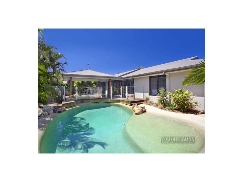 1 Daybreak Court, Castaways Beach QLD 4567