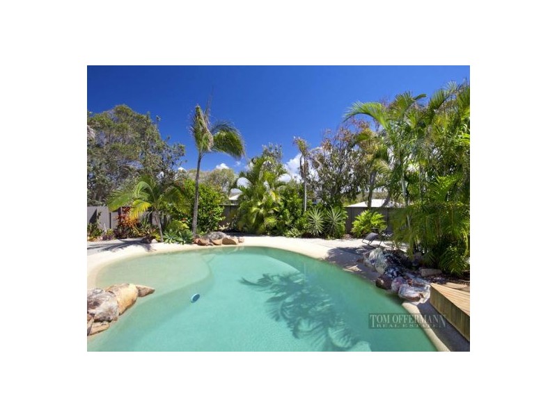 1 Daybreak Court, Castaways Beach QLD 4567