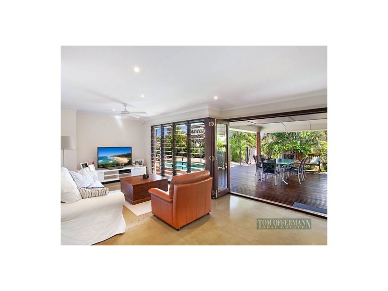 1 Daybreak Court, Castaways Beach QLD 4567