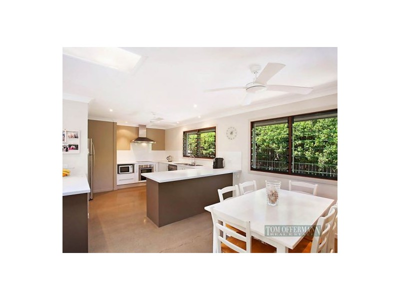 1 Daybreak Court, Castaways Beach QLD 4567