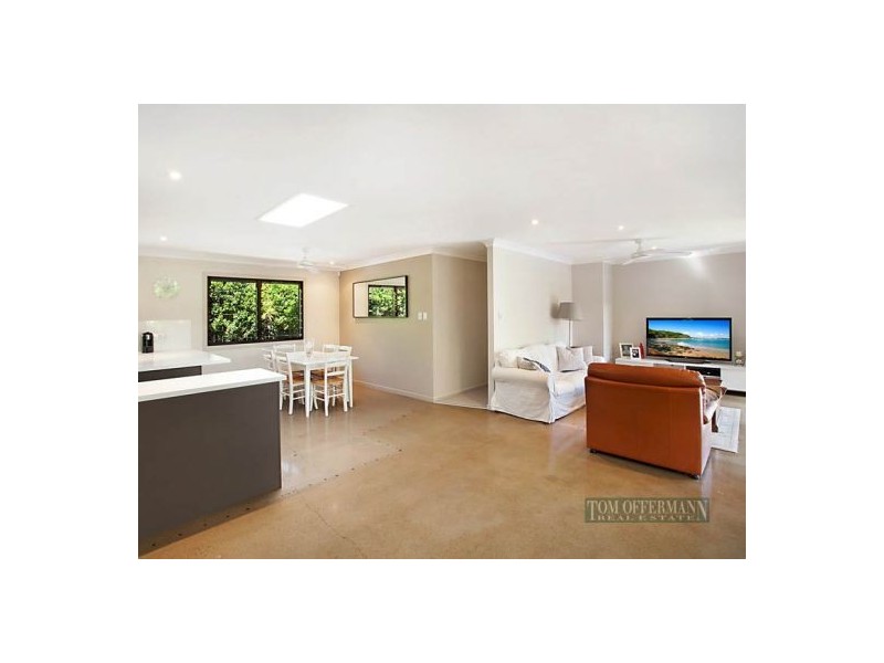 1 Daybreak Court, Castaways Beach QLD 4567