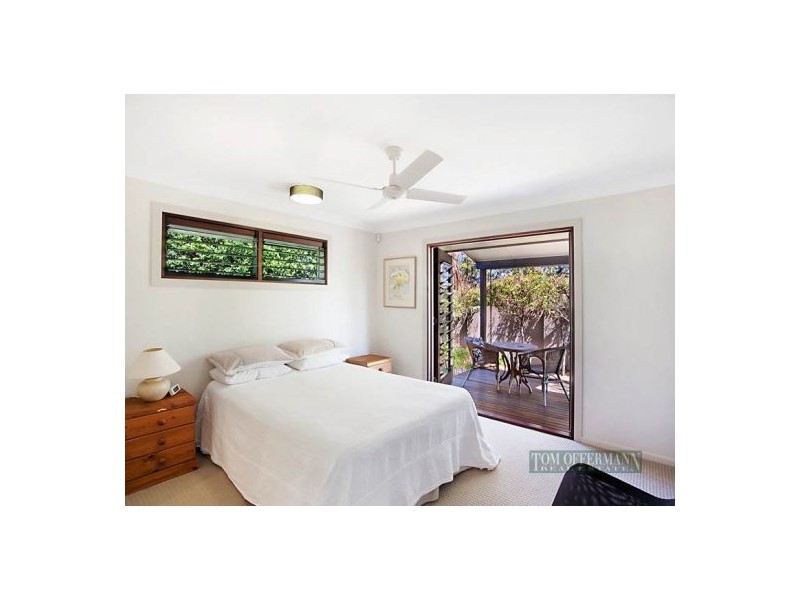 1 Daybreak Court, Castaways Beach QLD 4567