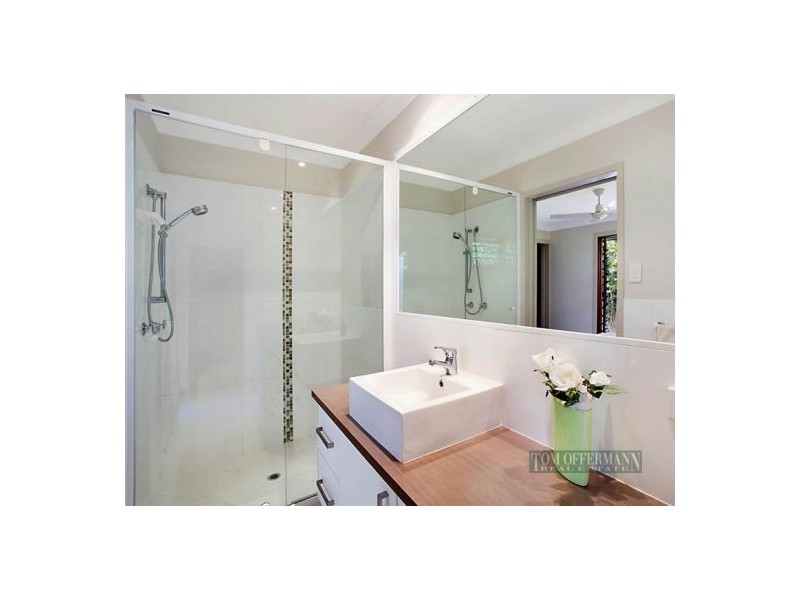 1 Daybreak Court, Castaways Beach QLD 4567