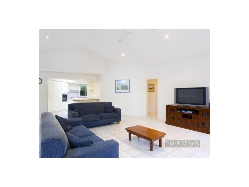 7 Daybreak Court, Castaways Beach QLD 4567