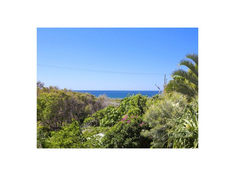3 Crusoe Court, Castaways Beach QLD 4567