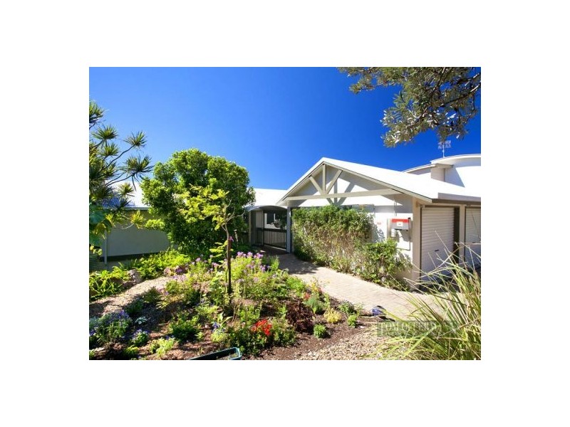 3 Crusoe Court, Castaways Beach QLD 4567