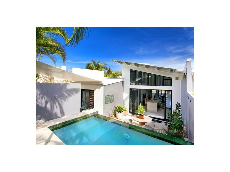 1/8 Nebula St, Sunshine Beach QLD 4567