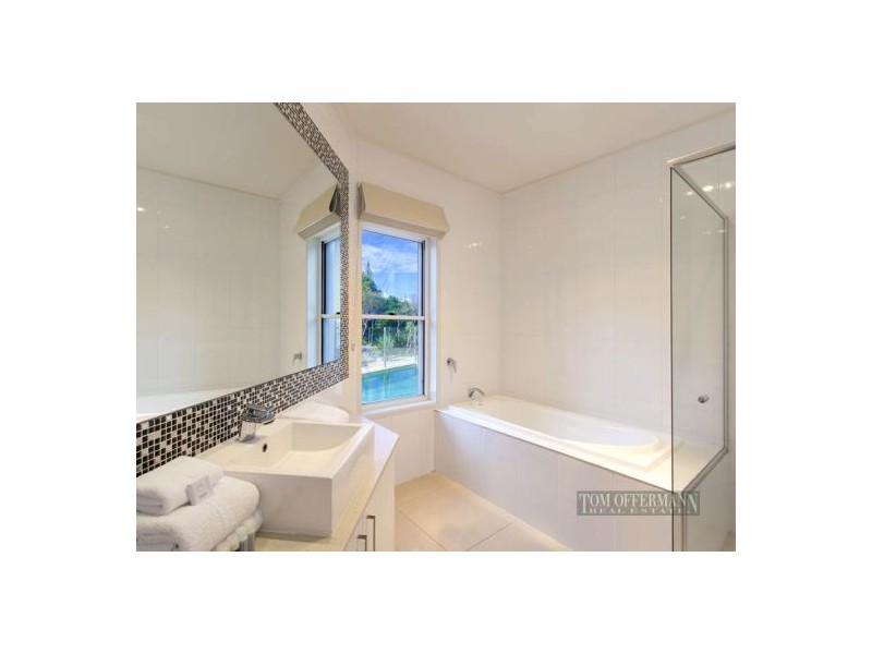 4 Surfside Ct, Sunshine Beach QLD 4567