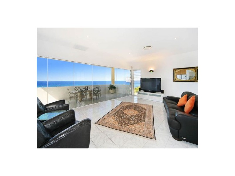 40 Wavecrest Drive, Castaways Beach QLD 4567
