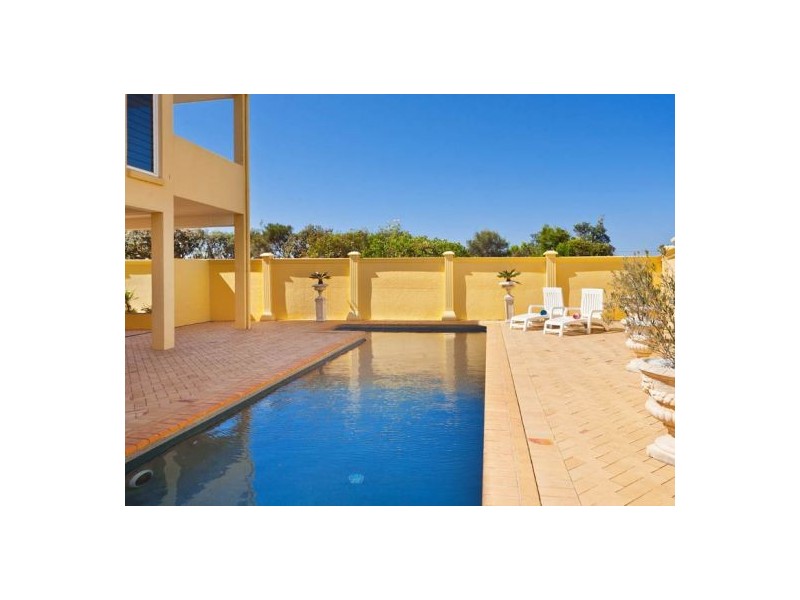 40 Wavecrest Drive, Castaways Beach QLD 4567