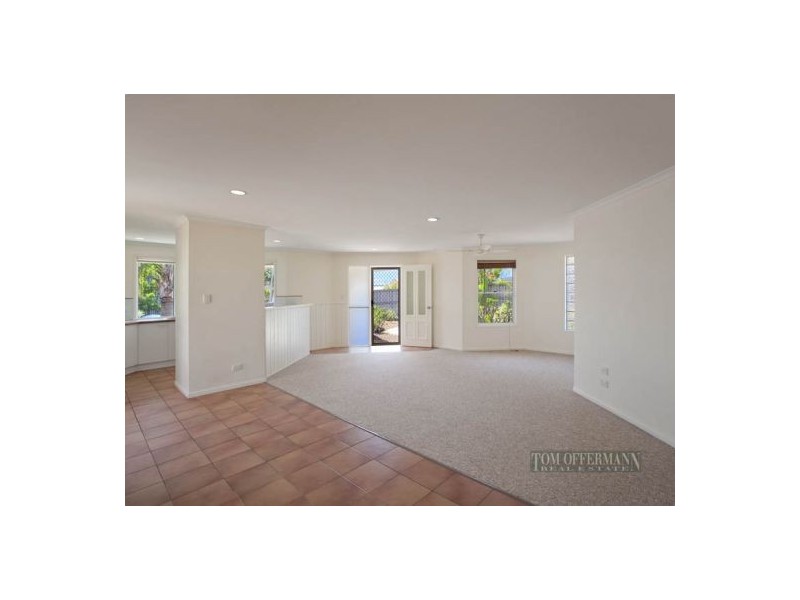 31 Southern Cross Pde, Sunrise Beach QLD 4567