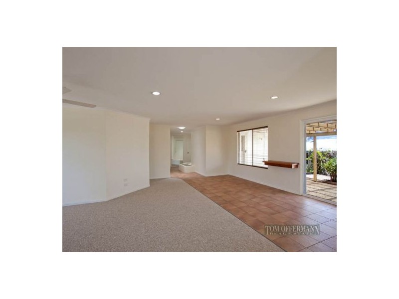 31 Southern Cross Pde, Sunrise Beach QLD 4567