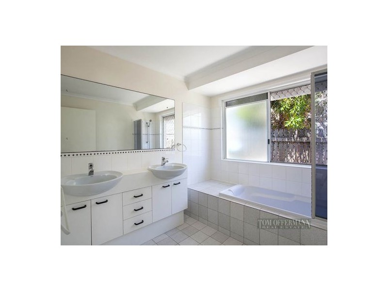 31 Southern Cross Pde, Sunrise Beach QLD 4567