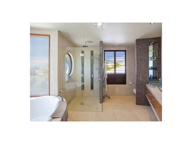 18 Topsails Place, Noosa Waters QLD 4566