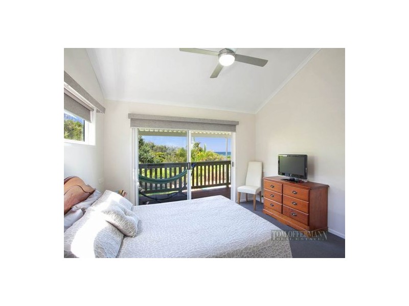 3 Crusoe Ct, Castaways Beach QLD 4567