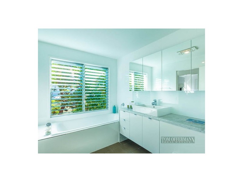 8 Compass Place, Sunrise Beach QLD 4567