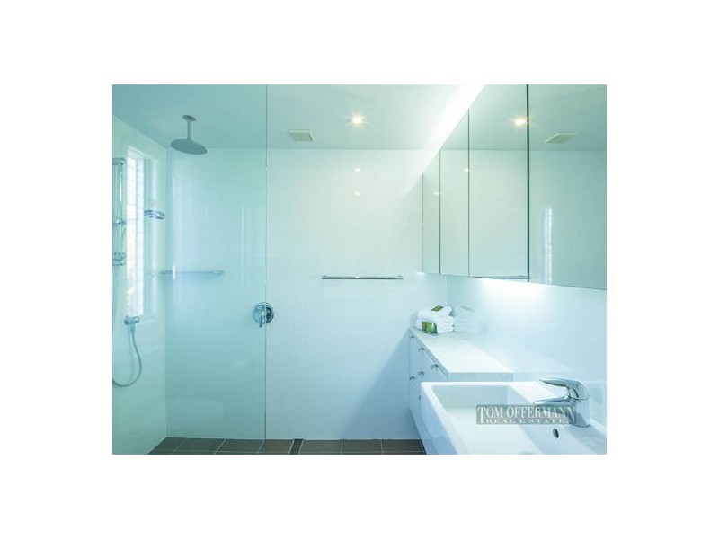 8 Compass Place, Sunrise Beach QLD 4567