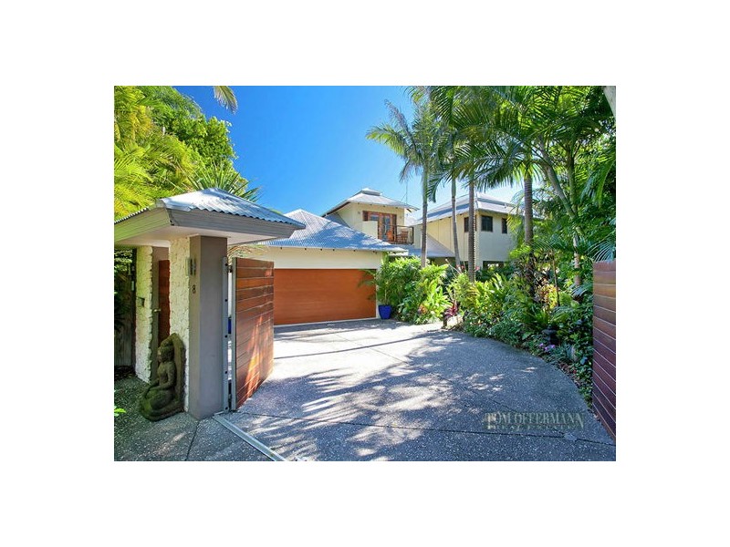 8 Castaways Court, Castaways Beach QLD 4567