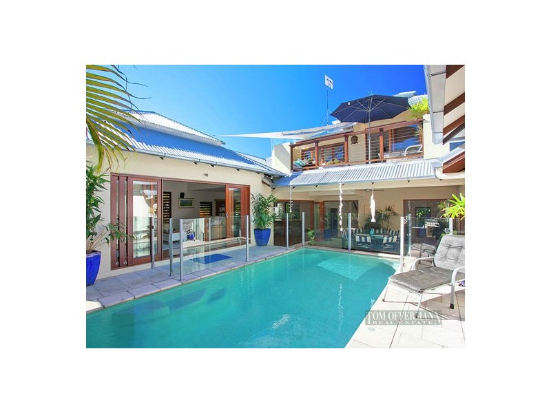 8 Castaways Court, Castaways Beach QLD 4567