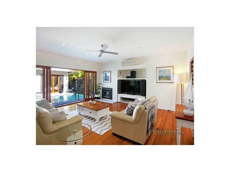 8 Castaways Court, Castaways Beach QLD 4567