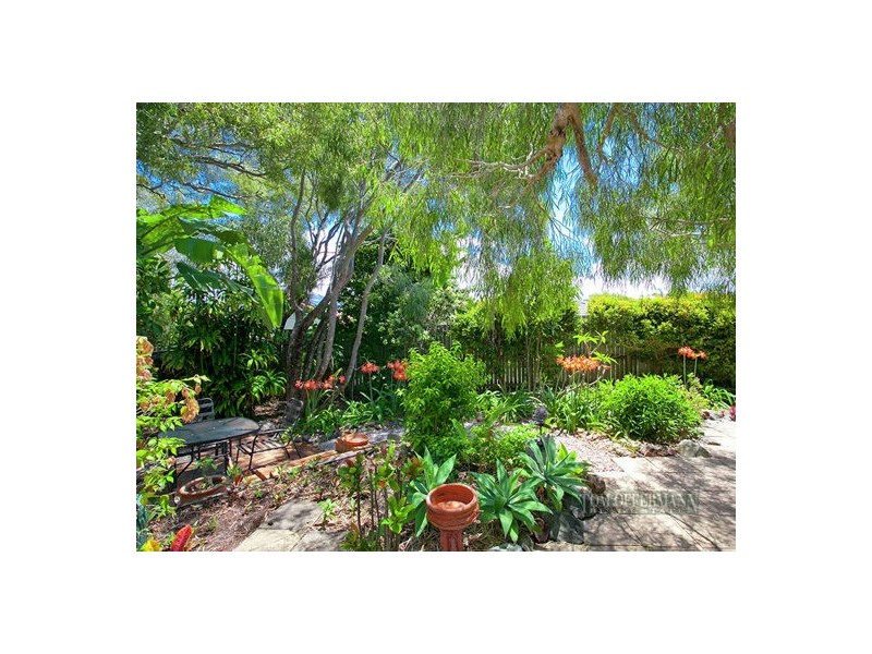 29 Wavecrest Drive, Castaways Beach QLD 4567