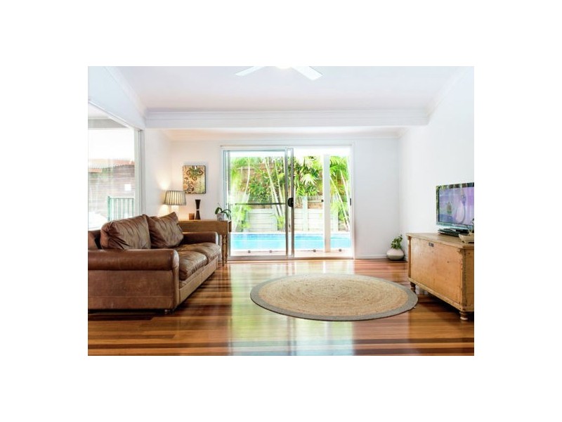 6 Driftwood Drive, Castaways Beach QLD 4567