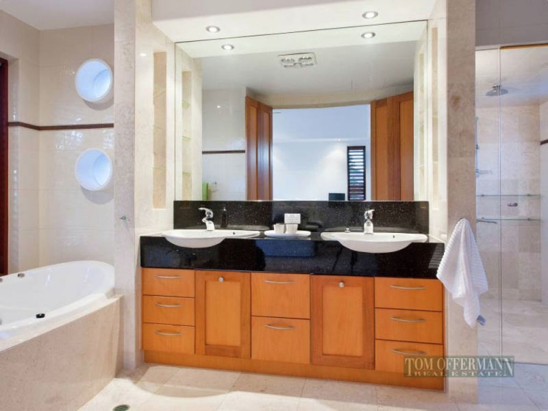 8 Seahorse Place, Noosa Waters QLD 4566