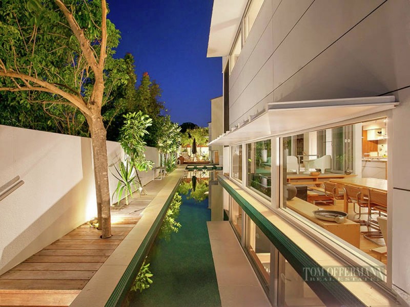 7 Lake Edge Drive, Noosa Heads QLD 4567