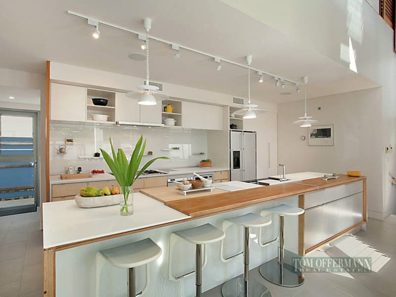 7 Lake Edge Drive, Noosa Heads QLD 4567