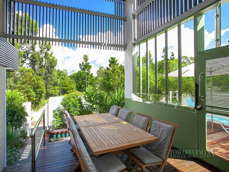 7 Lake Edge Drive, Noosa Heads QLD 4567