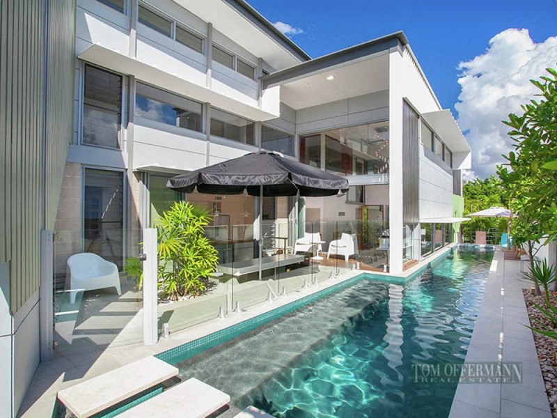 7 Lake Edge Drive, Noosa Heads QLD 4567