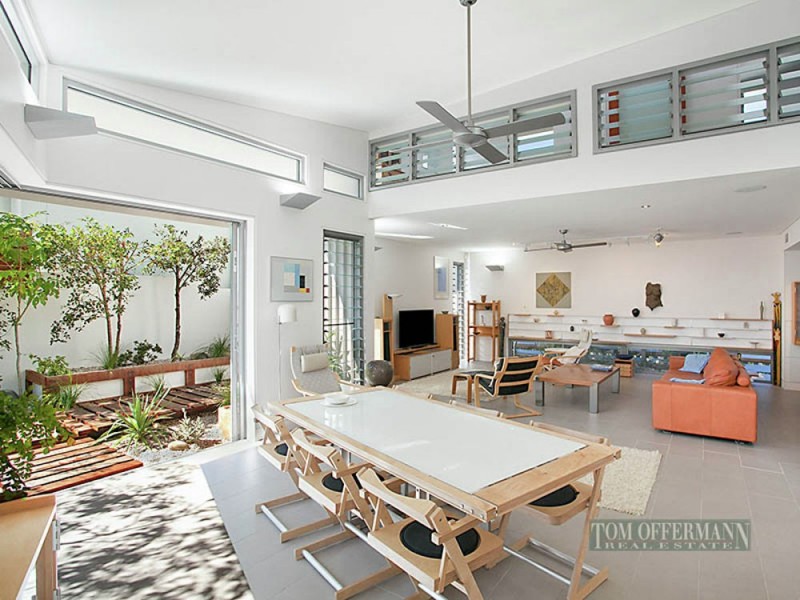 7 Lake Edge Drive, Noosa Heads QLD 4567