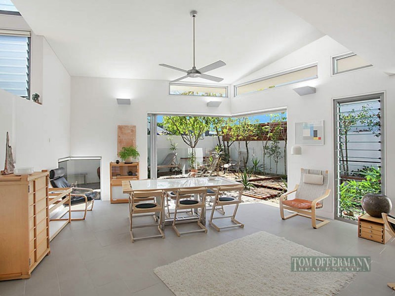 7 Lake Edge Drive, Noosa Heads QLD 4567