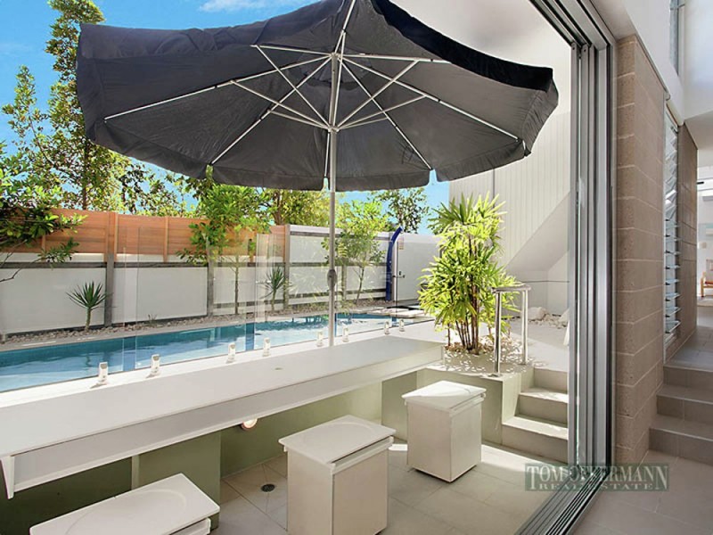 7 Lake Edge Drive, Noosa Heads QLD 4567