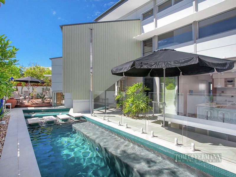 7 Lake Edge Drive, Noosa Heads QLD 4567