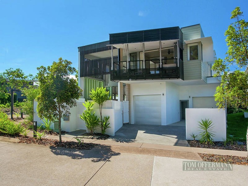 7 Lake Edge Drive, Noosa Heads QLD 4567