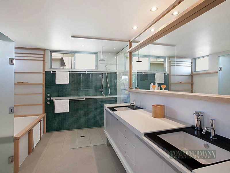 7 Lake Edge Drive, Noosa Heads QLD 4567