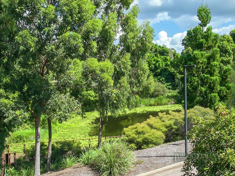 7 Lake Edge Drive, Noosa Heads QLD 4567