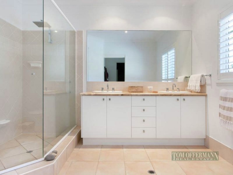 24 Dolphin Cres, Noosaville QLD 4566